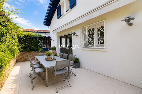 À vendre - Maison de ville -  Saint Jean de Luz  centre - grande terrasse