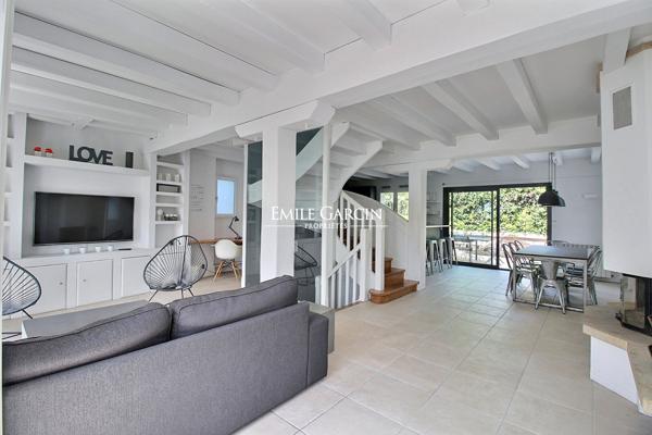 À vendre - Maison de ville -  Saint Jean de Luz  centre - grande terrasse