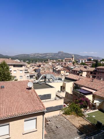 Appartement
         2 pièces
        - 46 m² 180 000 € *