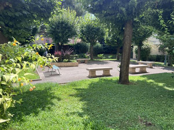 Appartement
         2 pièces
        - 46 m² 180 000 € *