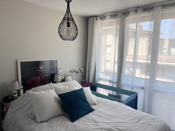 Appartement
         2 pièces
        - 46 m² 180 000 € *