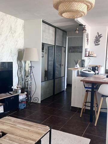 Appartement
         2 pièces
        - 46 m² 180 000 € *