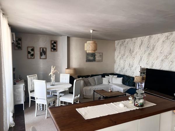Appartement
         2 pièces
        - 46 m² 180 000 € *