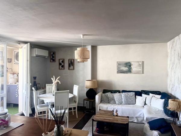 Appartement
         2 pièces
        - 46 m² 180 000 € *