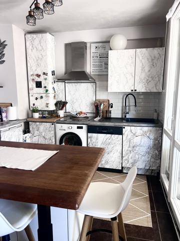 Appartement
         2 pièces
        - 46 m² 180 000 € *