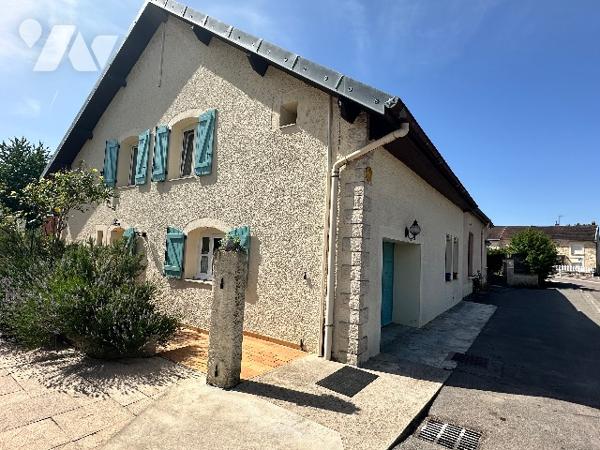 Foucherans , maison en pierres , 7 pièces