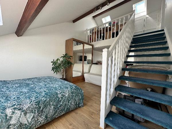 Foucherans , maison en pierres , 7 pièces