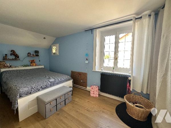 Foucherans , maison en pierres , 7 pièces