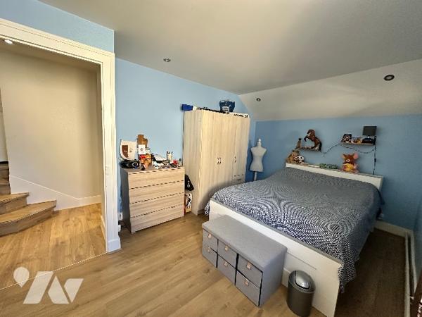 Foucherans , maison en pierres , 7 pièces