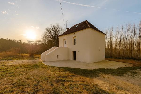 Vente                                                      Maison
                        
                     3 pièces                      63 m2                     à Saint-Cirq-Madelon
