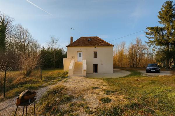 Vente                                                      Maison
                        
                     3 pièces                      63 m2                     à Saint-Cirq-Madelon