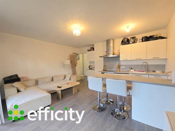 Appartement
         2 pièces
        - 43 m² 179 000 € *