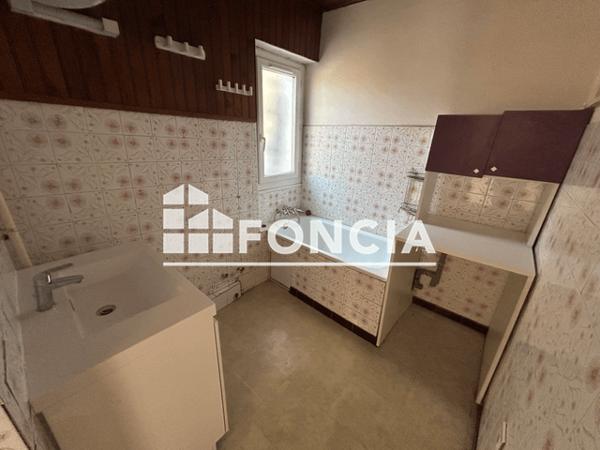 Location Studio 33.85 m² - 4 RUE COVET Marignane 13700