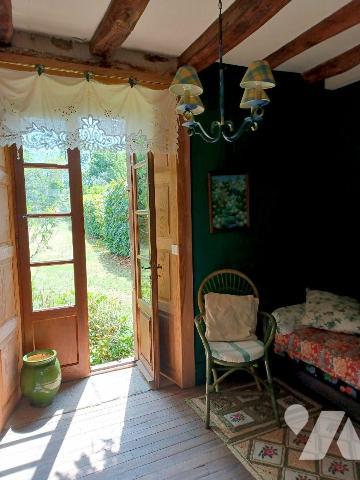 A VENDRE à ALLY (Cantal), dans un parc arboré de 2.565m², une magnifique maison de famille avec...