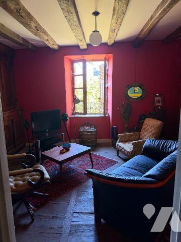 A VENDRE à ALLY (Cantal), dans un parc arboré de 2.565m², une magnifique maison de famille avec...