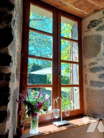 A VENDRE à ALLY (Cantal), dans un parc arboré de 2.565m², une magnifique maison de famille avec...