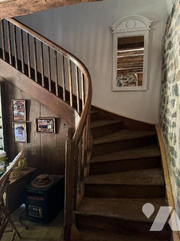 A VENDRE à ALLY (Cantal), dans un parc arboré de 2.565m², une magnifique maison de famille avec...