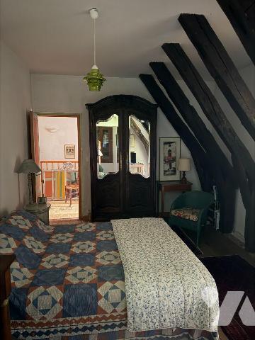 A VENDRE à ALLY (Cantal), dans un parc arboré de 2.565m², une magnifique maison de famille avec...