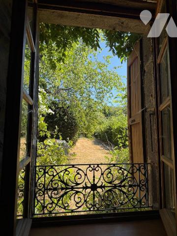 A VENDRE à ALLY (Cantal), dans un parc arboré de 2.565m², une magnifique maison de famille avec...