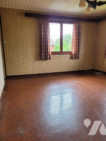 Située au coeur de Valdahon, cette maison à usage d'habitation offre un cadre de vie agréable e...