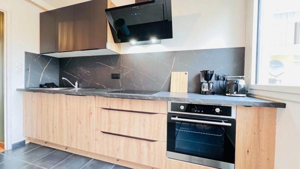 Dpt Finistère (29), A vendre QUIMPER Ouest, Appartement type 4 de 77 m² habitable avec deux balcons - Cave.