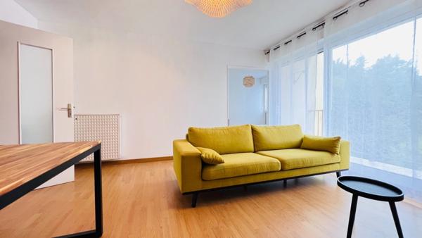 Dpt Finistère (29), A vendre QUIMPER Ouest, Appartement type 4 de 77 m² habitable avec deux balcons - Cave.