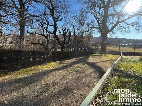 Grande maison avec deux logements indépendants et potentiel locatif - 203m² - Terrain 386m²