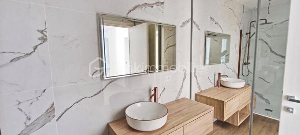 Baisse de prix… ! Corse - Rive sud d’Ajaccio à Pietrosella- Résidence ORZIOLO 2. Appartement neuf T3 de 71 m2 + terrasse loggia de 10 m2, situé à 3 km de la mer. et proche des commerces… !

Ventes Corse Rive sud d’Ajaccio à Pietrosella- BSK Immobilier vous propose dans une résidence de standing de 6 logements à usage d’habitation idéalement situé, à 3 km de la mer et proche des commerces, disposant d’une jolie vue dégagée.

Lot A04 / Un appartement neuf de type T3 de 71 m2 + terrasse loggia de 10 m2.
Il est situé au premier étage, localisation façade à droite.

 Ce logement offre tout le confort, il comprend une pièce de vie permettant d’accueillir un salon et séjour spacieux et une cuisine ouverte aménagée, deux chambres, une salle d’eau, un WC séparé et une buanderie. Une loggia de 10 m2 offre un réel  confort supplémentaire.

Équipements intérieurs de qualité fournis : Chauffage - climatisation, ballon thermodynamique, volets roulants alu électriques, grandes douches avec parois vitrées et WC suspendus. Les menuiseries extérieures sont en alu et en double vitrage, les baies vitrées font entre 3 et 4 mètres avec une hauteur de 2.25m ce qui offre une belle luminosité dans les pièces.

En conclusion cette configuration représente un espace habitable privilégié de 71 m2 disposant d’une loggia de 10 m2 sont un véritable atout.
Chaque logement dispose de deux places de stationnement à l’air libre.

Situé, à 3 km de la plage de Pietrosella et proche des commerces ; Pharmacies, alimentations, poste, tabac/presse à moins de 5 km .. et à 30 minutes de l’Aéroport d’Ajaccio Napoléon Bonaparte.

Dans le cadre des visites il vous sera demandé la présentation d'une pièce d’identité à chaque visiteur majeur, conformément à l’article L.561-5 du Code monétaire et financier. 

VENTE Corse Rive sud d’Ajaccio à Pietrosella- Lot A04 résidence ORZIOLO 2.
Appartement T3 neuf de 71m2 + loggia de 10 m2; Prix 339 000 euros, honoraires charge vendeur inclus - réf. 194643 BSK Immobilier - DOMINIQUE LARROCHE – 06 28 04 74 47 - Agent Commercial - RSAC N° 378 428 684 - Ville du greffe : AJACCIO -