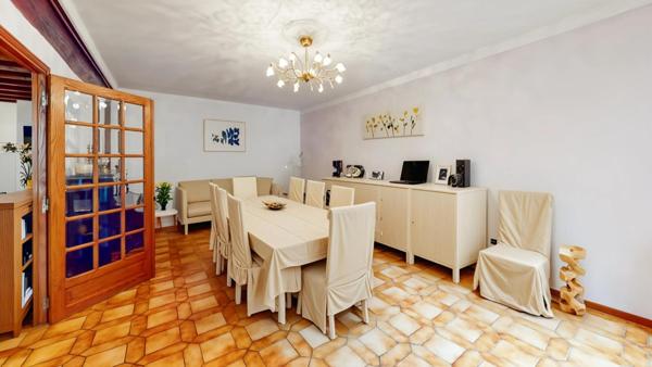 Maison de 9 pièces de 236 m² située à Valence.