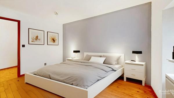 Maison de 9 pièces de 236 m² située à Valence.