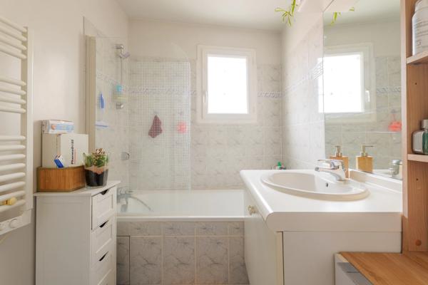 Appartement
         5 pièces
        - 91 m² Exclusivité 306 000 € *