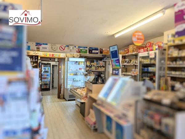 DANS UN JOLIE BOURG, IMMEUBLE LOUÉ AVEC LOCAL COMMERCIAL EN ACTIVITÉ