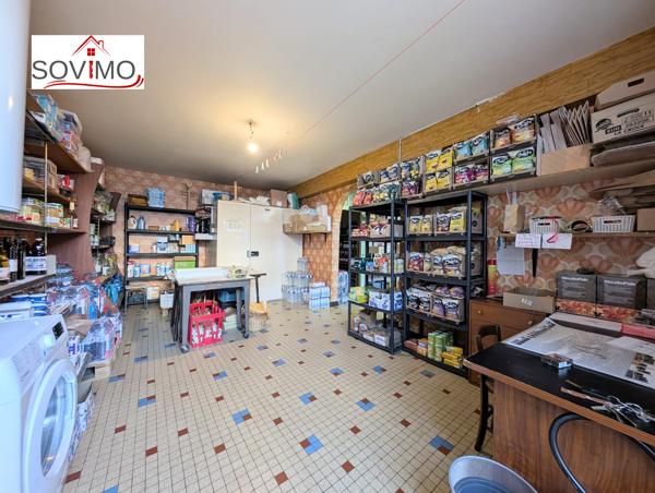 DANS UN JOLIE BOURG, IMMEUBLE LOUÉ AVEC LOCAL COMMERCIAL EN ACTIVITÉ
