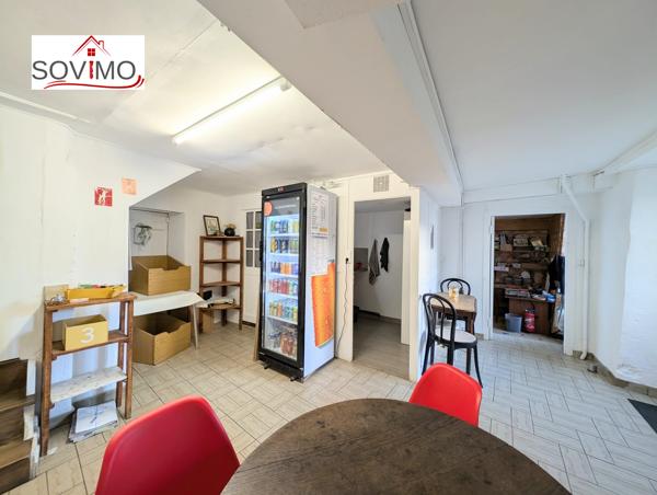 DANS UN JOLIE BOURG, IMMEUBLE LOUÉ AVEC LOCAL COMMERCIAL EN ACTIVITÉ