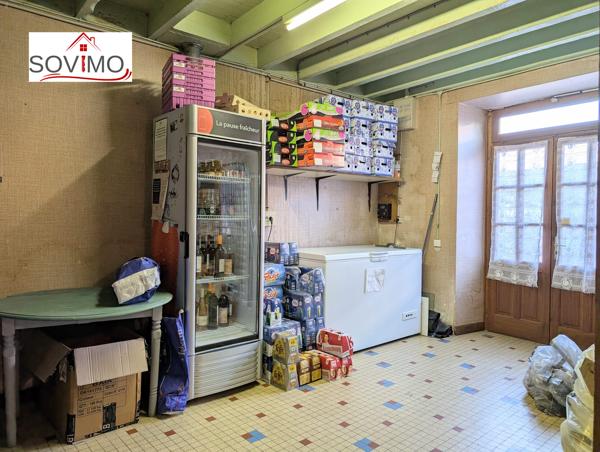 DANS UN JOLIE BOURG, IMMEUBLE LOUÉ AVEC LOCAL COMMERCIAL EN ACTIVITÉ