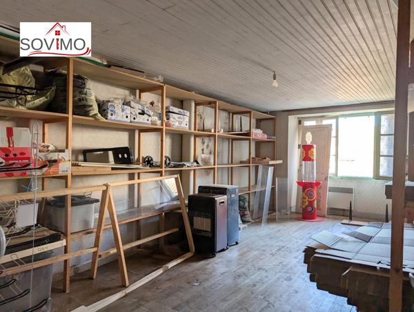 DANS UN JOLIE BOURG, IMMEUBLE LOUÉ AVEC LOCAL COMMERCIAL EN ACTIVITÉ