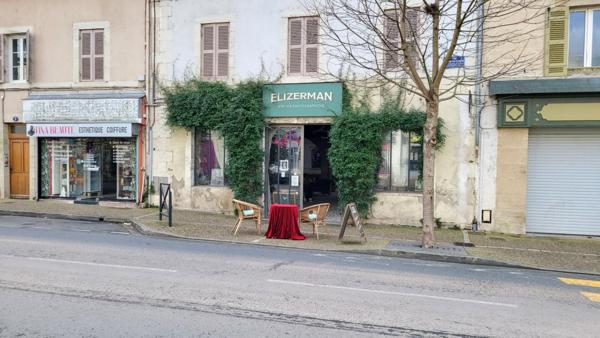 24000 Perigueux maison divisée en 2 apparts  f2 et f3 et atelier professionnel  artistique et galerie