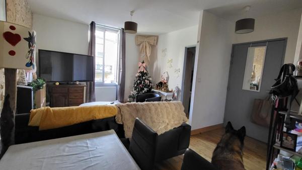 24000 Perigueux maison divisée en 2 apparts  f2 et f3 et atelier professionnel  artistique et galerie