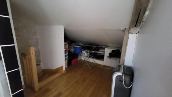 24000 Perigueux maison divisée en 2 apparts  f2 et f3 et atelier professionnel  artistique et galerie