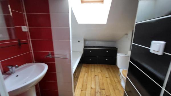 24000 Perigueux maison divisée en 2 apparts  f2 et f3 et atelier professionnel  artistique et galerie