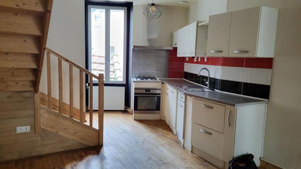 24000 Perigueux maison divisée en 2 apparts  f2 et f3 et atelier professionnel  artistique et galerie