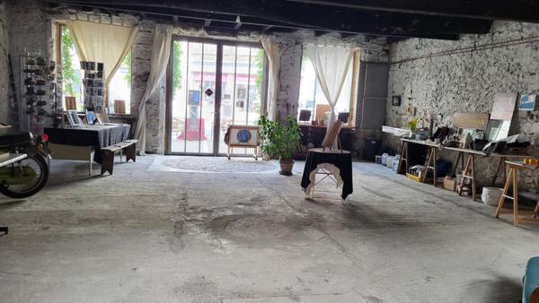 24000 Perigueux maison divisée en 2 apparts  f2 et f3 et atelier professionnel  artistique et galerie