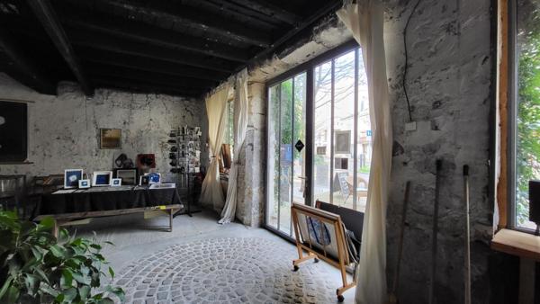 24000 Perigueux maison divisée en 2 apparts  f2 et f3 et atelier professionnel  artistique et galerie