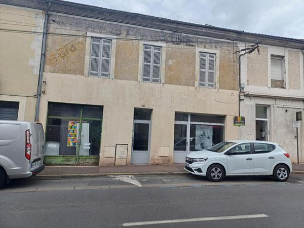 24000 Perigueux maison divisée en 2 apparts  f2 et f3 et atelier professionnel  artistique et galerie