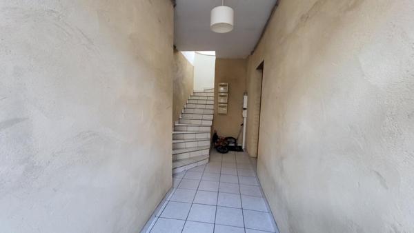 24000 Perigueux maison divisée en 2 apparts  f2 et f3 et atelier professionnel  artistique et galerie