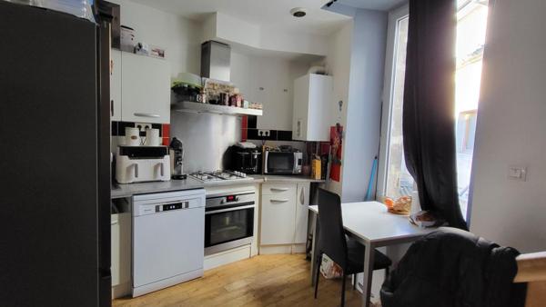 24000 Perigueux maison divisée en 2 apparts  f2 et f3 et atelier professionnel  artistique et galerie