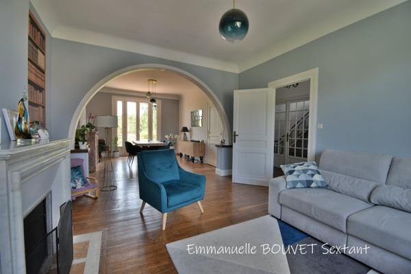 Bergerac, grande maison de ville année 30 joliement rénovée, 5 chambres, proche centre-ville