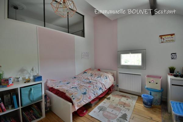 Bergerac, grande maison de ville année 30 joliement rénovée, 5 chambres, proche centre-ville