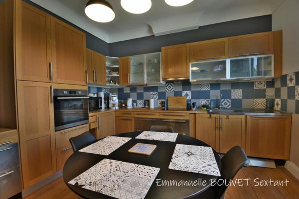 Bergerac, grande maison de ville année 30 joliement rénovée, 5 chambres, proche centre-ville