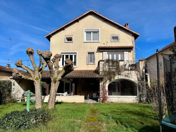 Bergerac, grande maison de ville année 30 joliement rénovée, 5 chambres, proche centre-ville